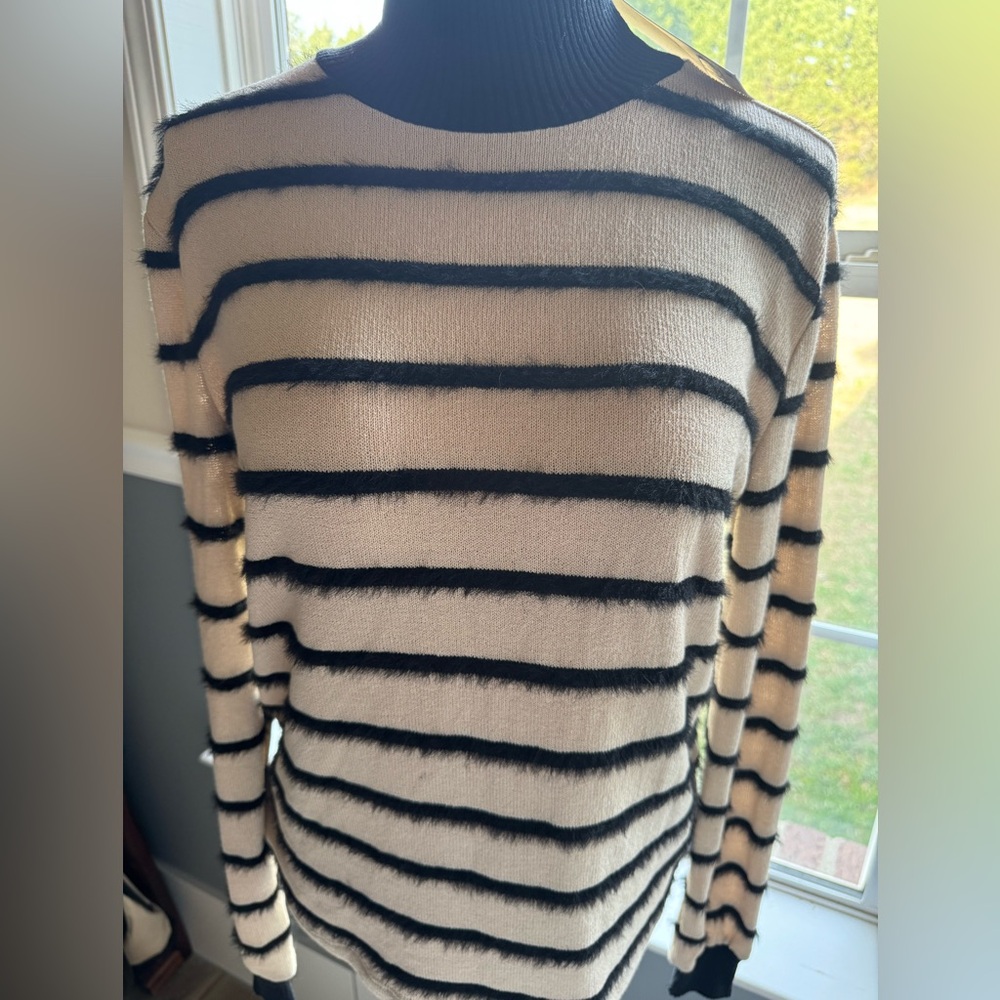New Zara Crème with black stripe top